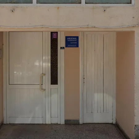 Arsenal ゲストハウス ザダル
